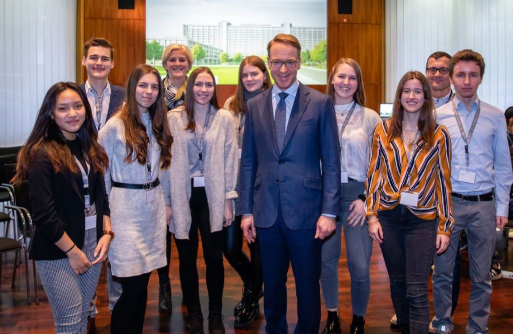 Bundesbankpräsident lädt zur Diskussion Schülerinnen und Schüler der